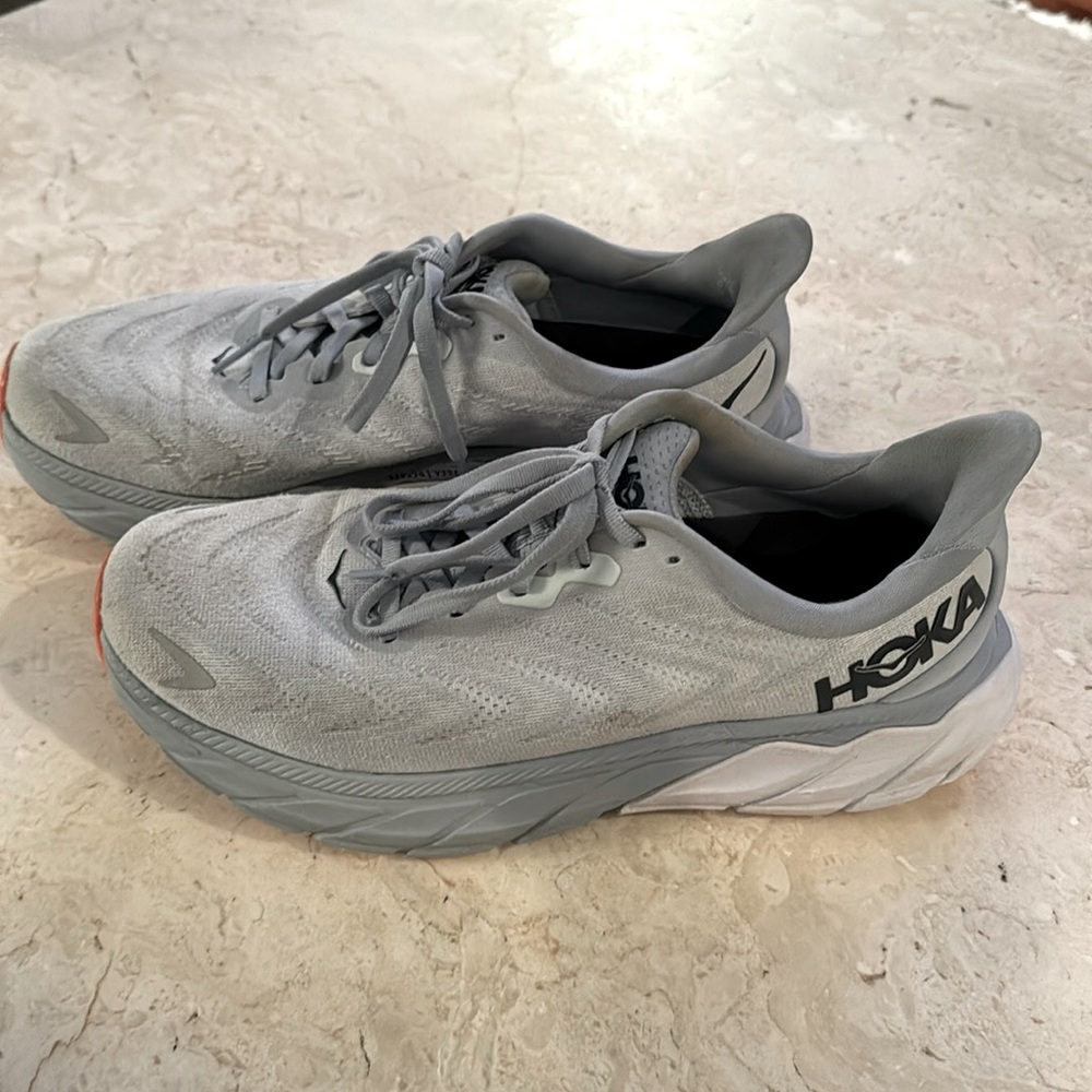 HOKA Arahi 6 Runnung Shoes Sz 8.5B